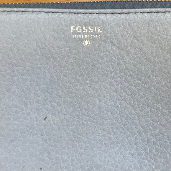 Icy Blue Fossil Wristlet Clutch Wallet - Picture 4 of 4